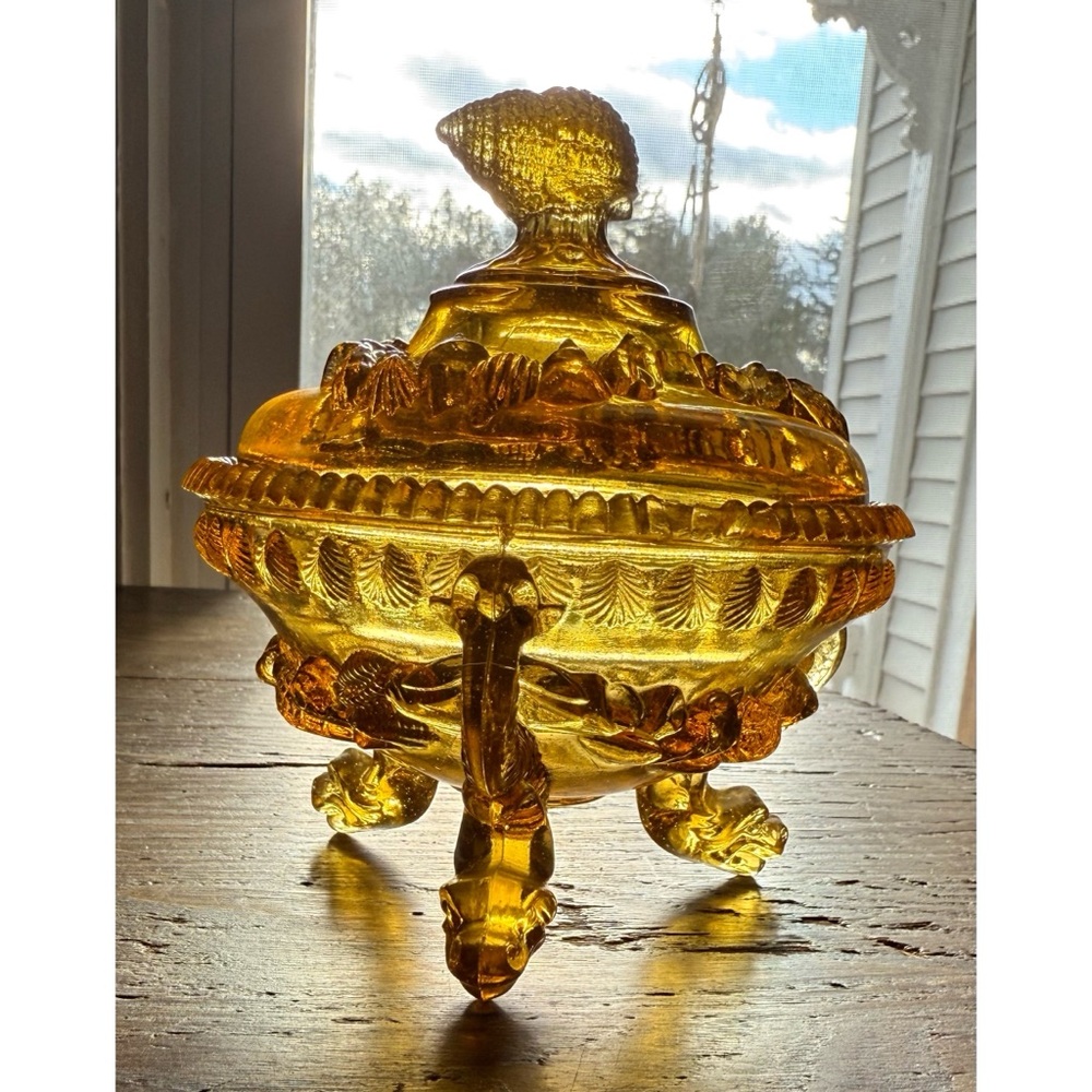 Vintage Westmoreland Argonaut Amber Glass Tri-Footed Candy Dish Seashells 1960s